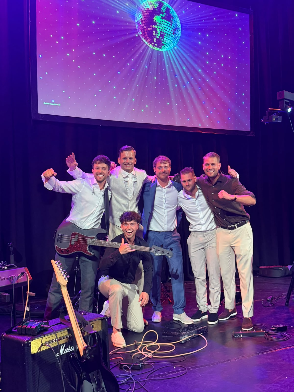 Quarter Life Crisis live op het podium